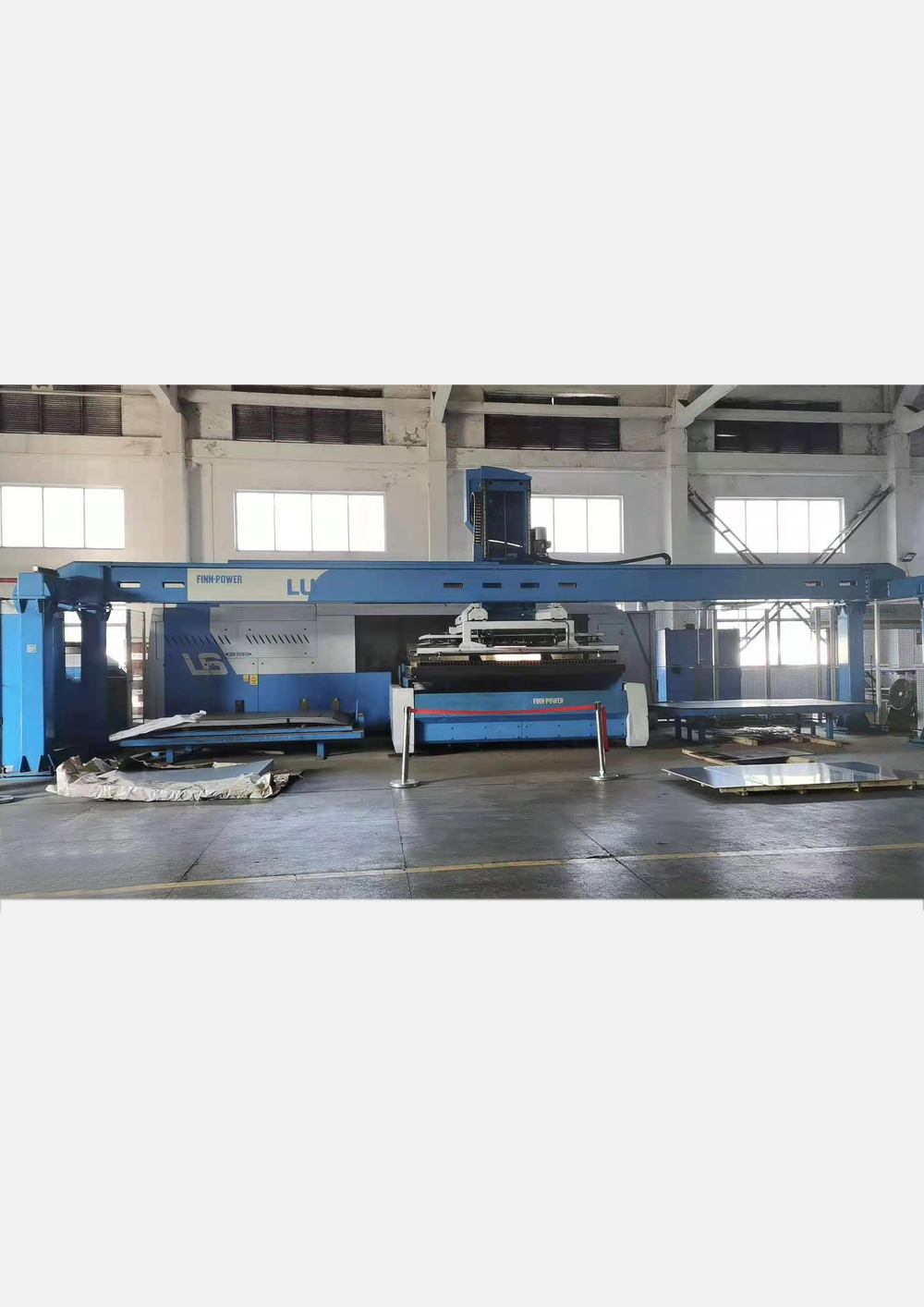 2000W進(jìn)口激光切割機(jī)(圖1)